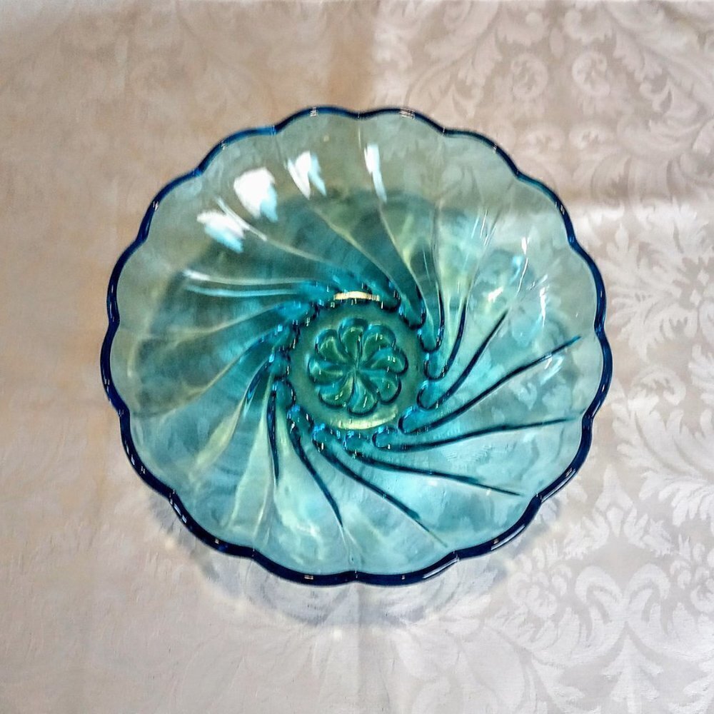 Vintage Hazel Atlas Capri Seashell 9” Blue Glass Bowl